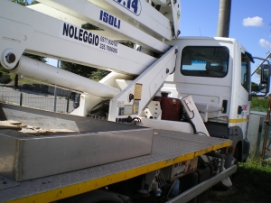 Piattaforma autocarrata Isoli PNT 27.14