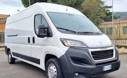 Noleggio Nissan NV300